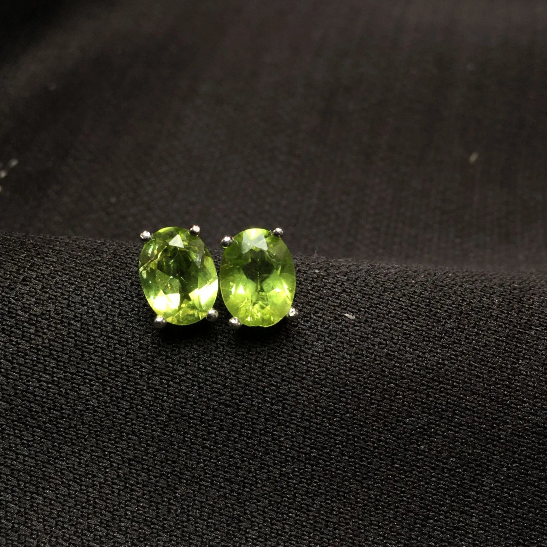 Natural olivine stud earrings S925 silver grass green gemstone geometric ellipse 6x8mm