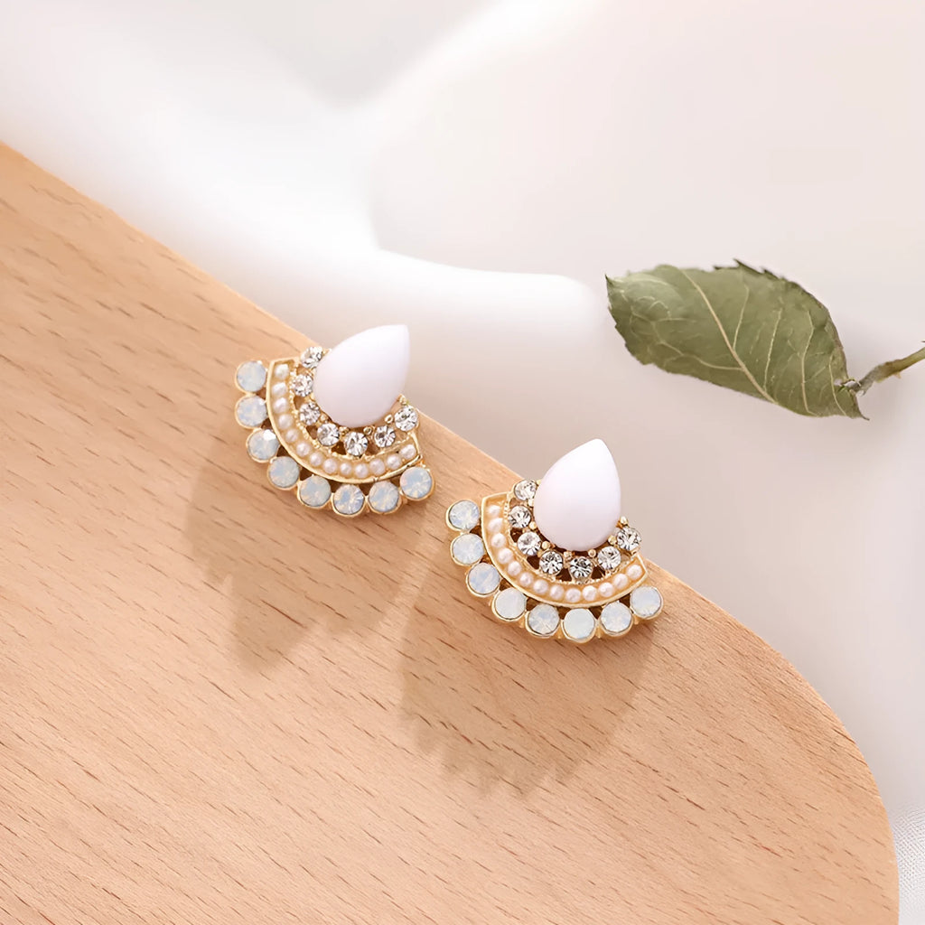 Women's retro fan-shaped geometric earrings with rhinestone and opal details in silver colour