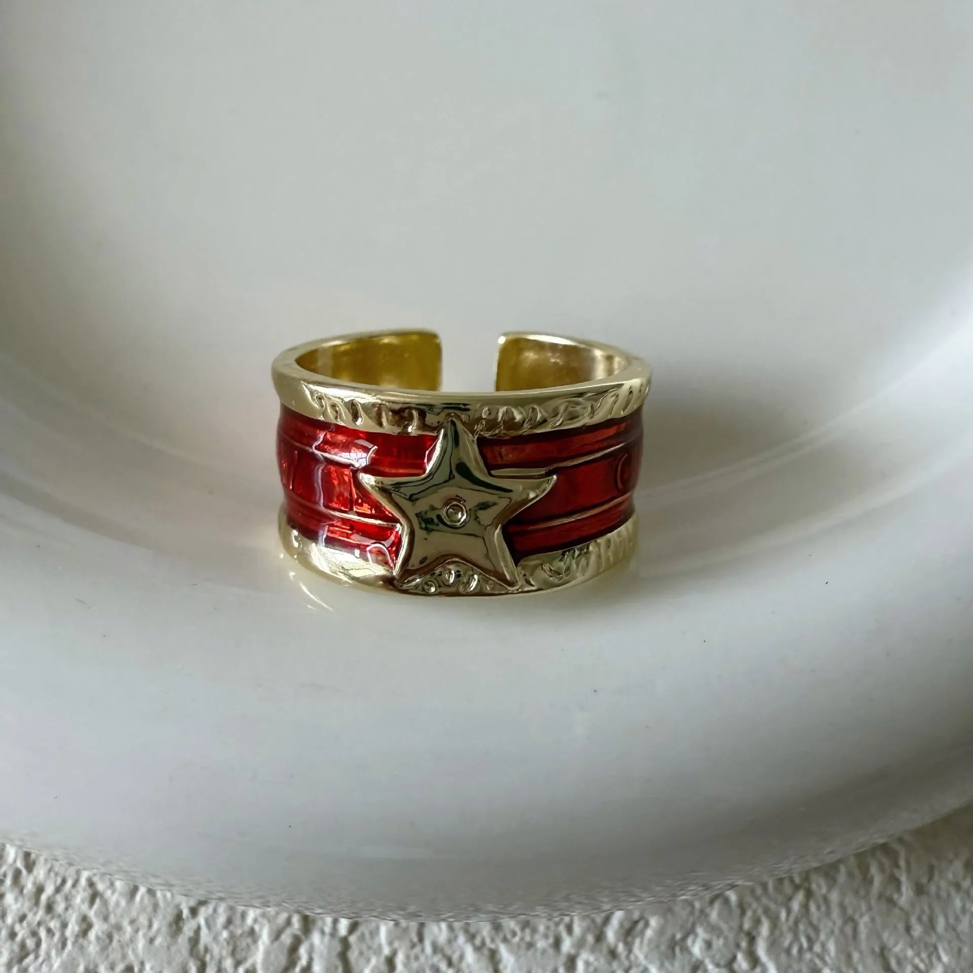 Geometric drop oil ring with distressed finish in adjustable copper construction