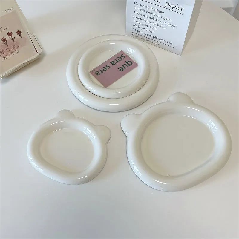 White porcelain plate with bear decoration or plain round shape, shown in 15cm and 20cm sizes.
