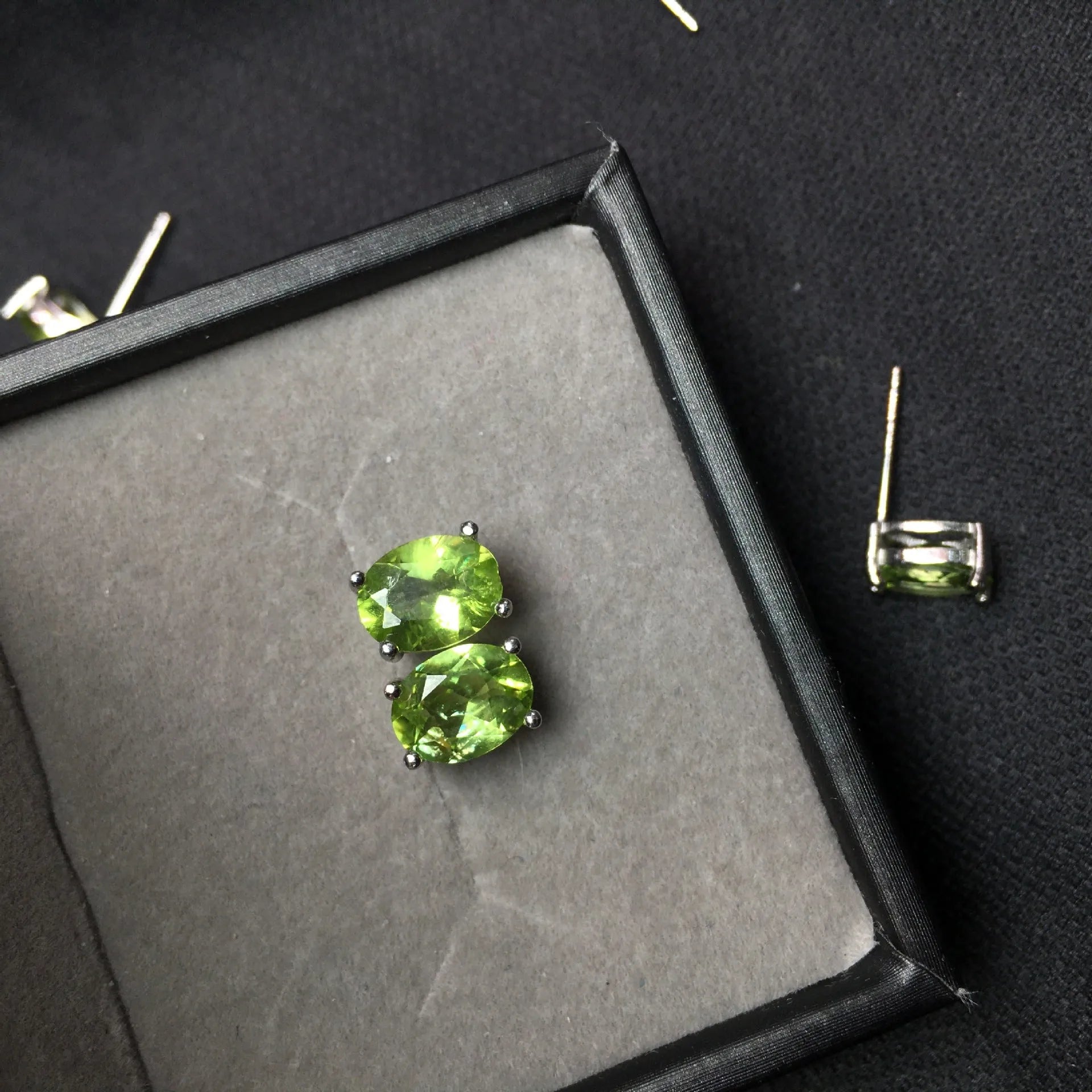 Natural olivine stud earrings S925 silver grass green gemstone geometric ellipse 6x8mm