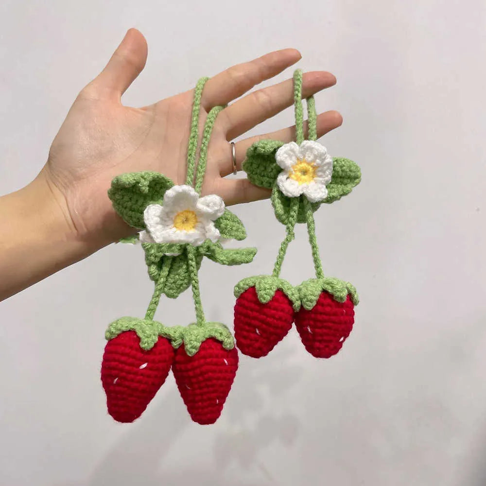 Handmade strawberry-shaped car pendant decoration in natural cotton and hemp materials