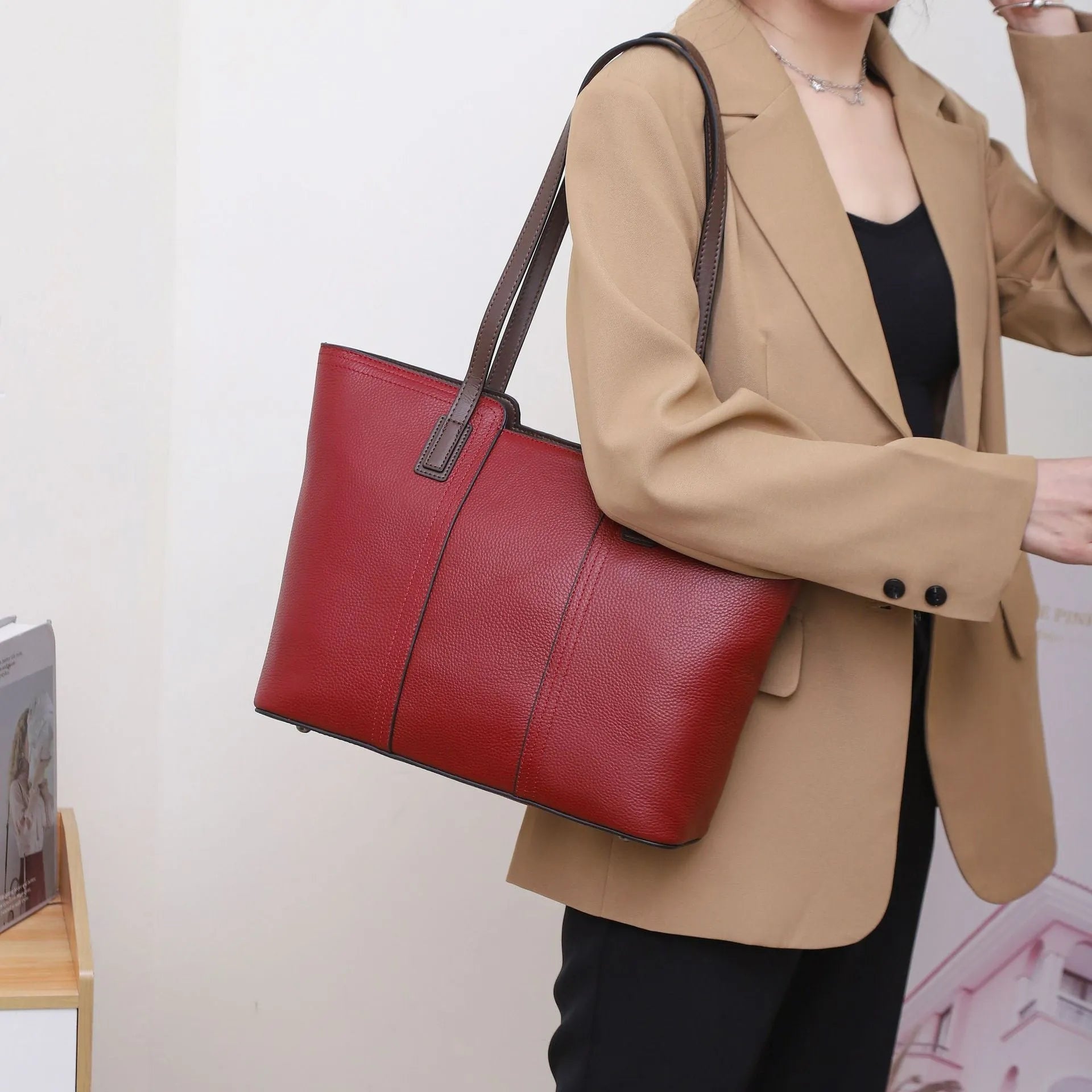 Genuine leather women's commuter shoulder bag in box-type shape with sewing line detailing and mobile phone compartment