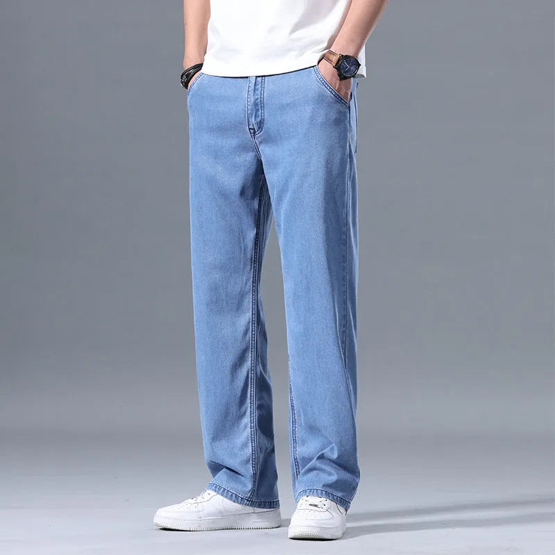 Men's loose straight-leg lyocell jeans in light blue colour with zipper fly closure