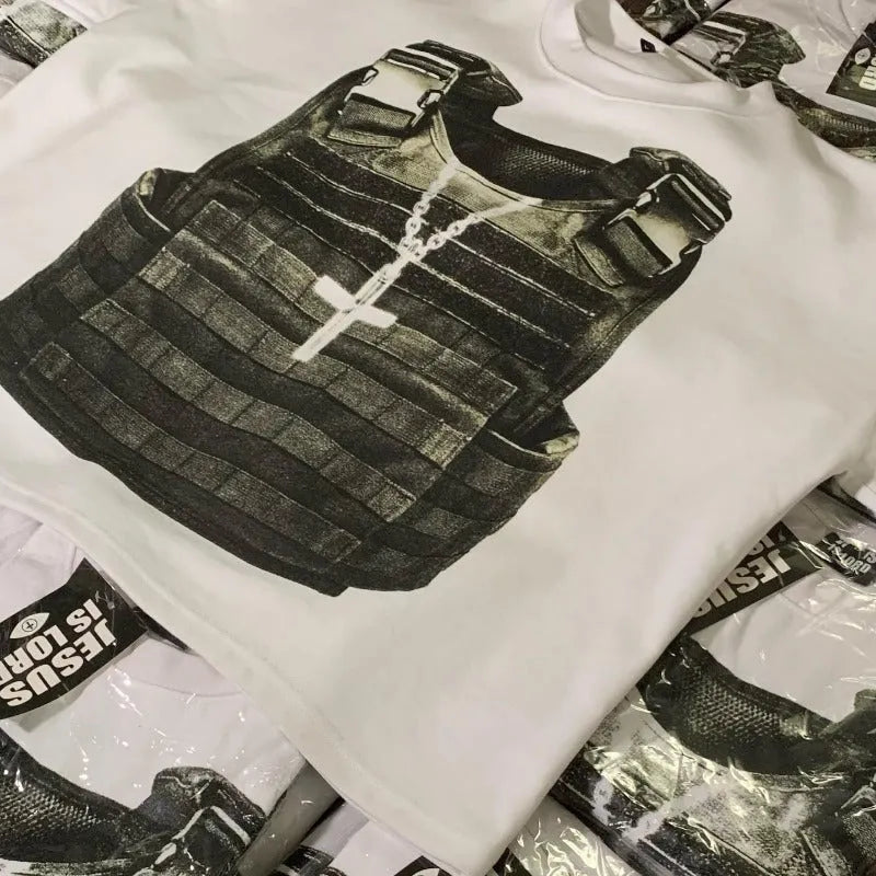 Short sleeve cotton t-shirt with retro street style print and drop-shoulder sleeves.