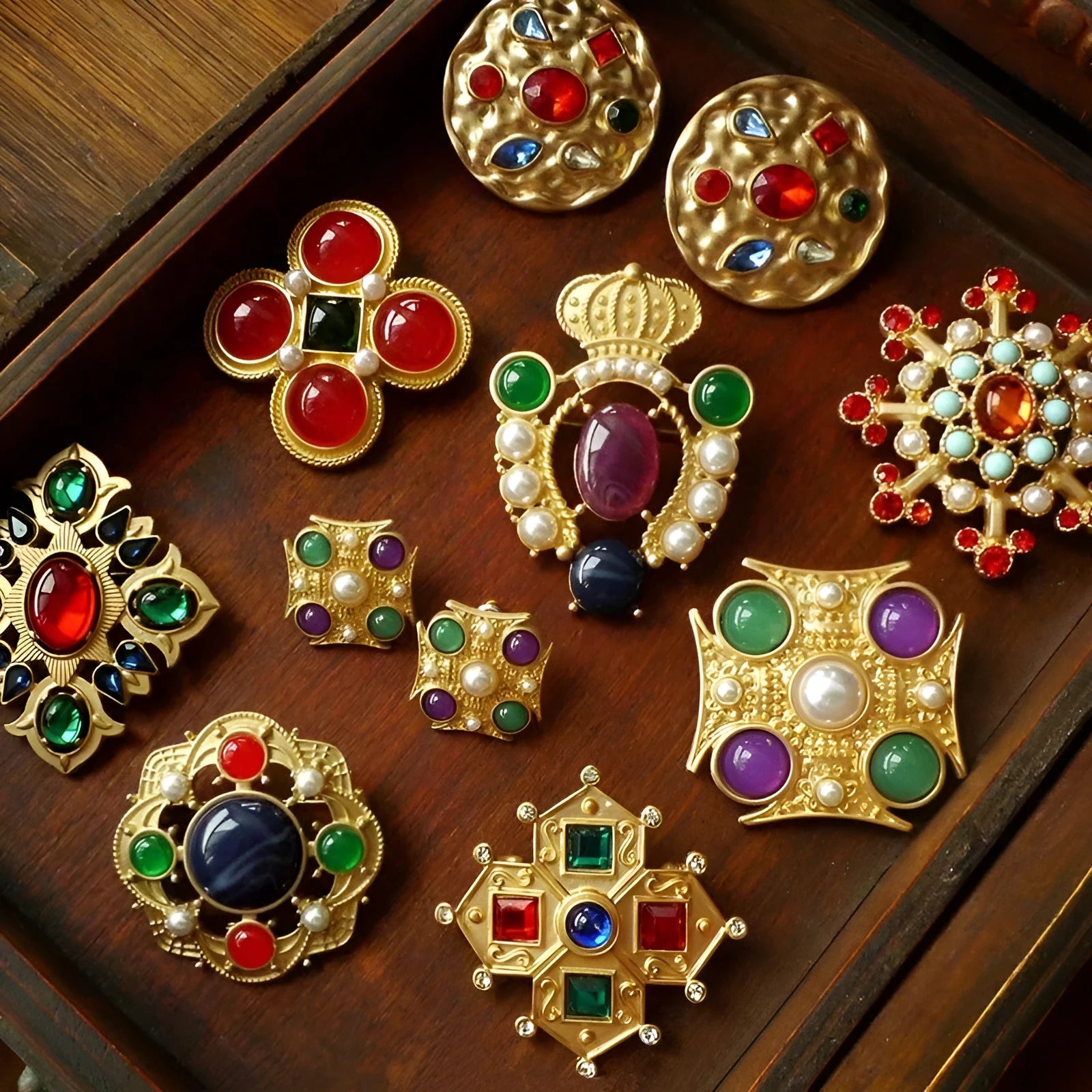 A vintage-style baroque brooch made of zinc alloy in a diamond shape on a fabric background.