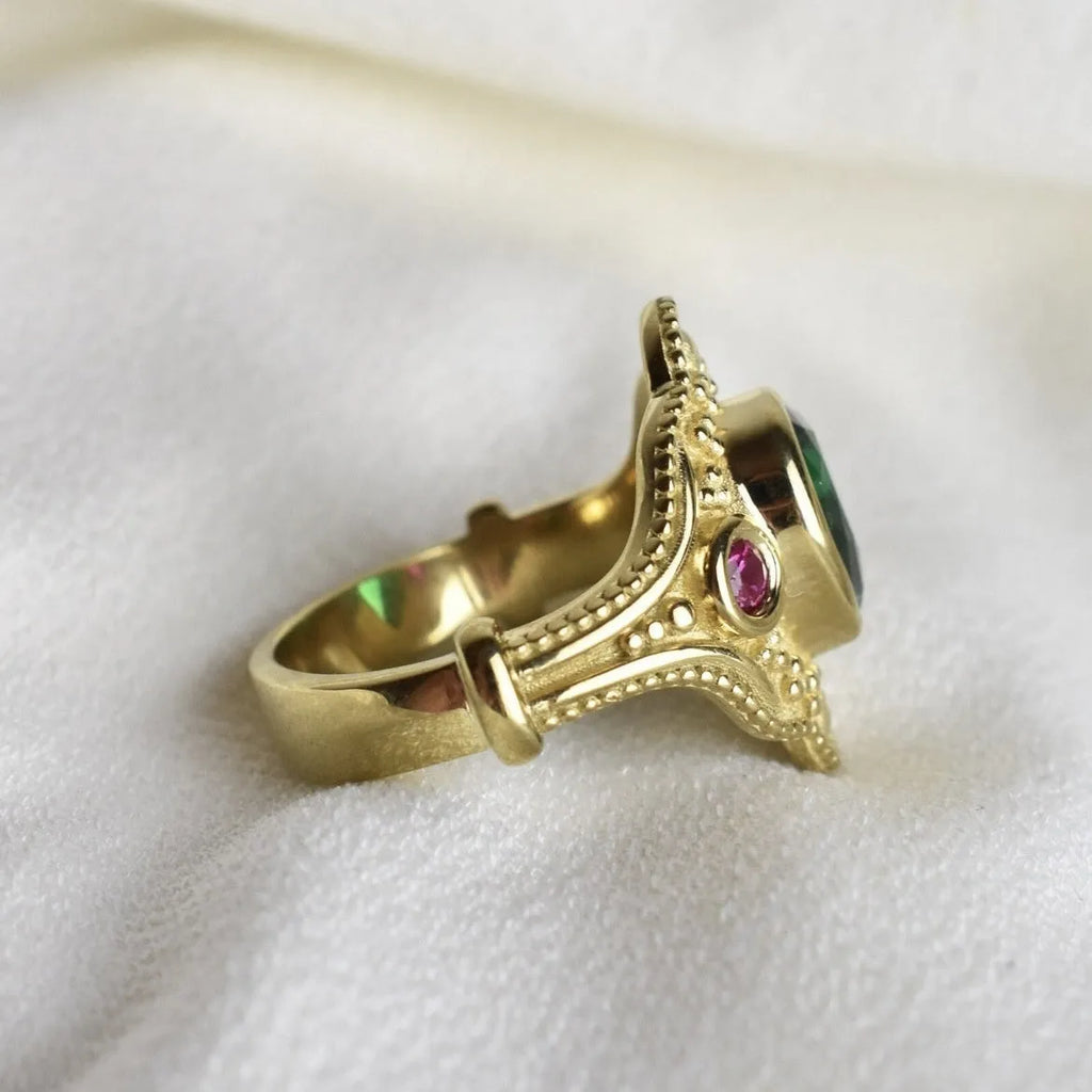 Women's gold-plated geometric ring in golden lvzuan colour showing ins style design