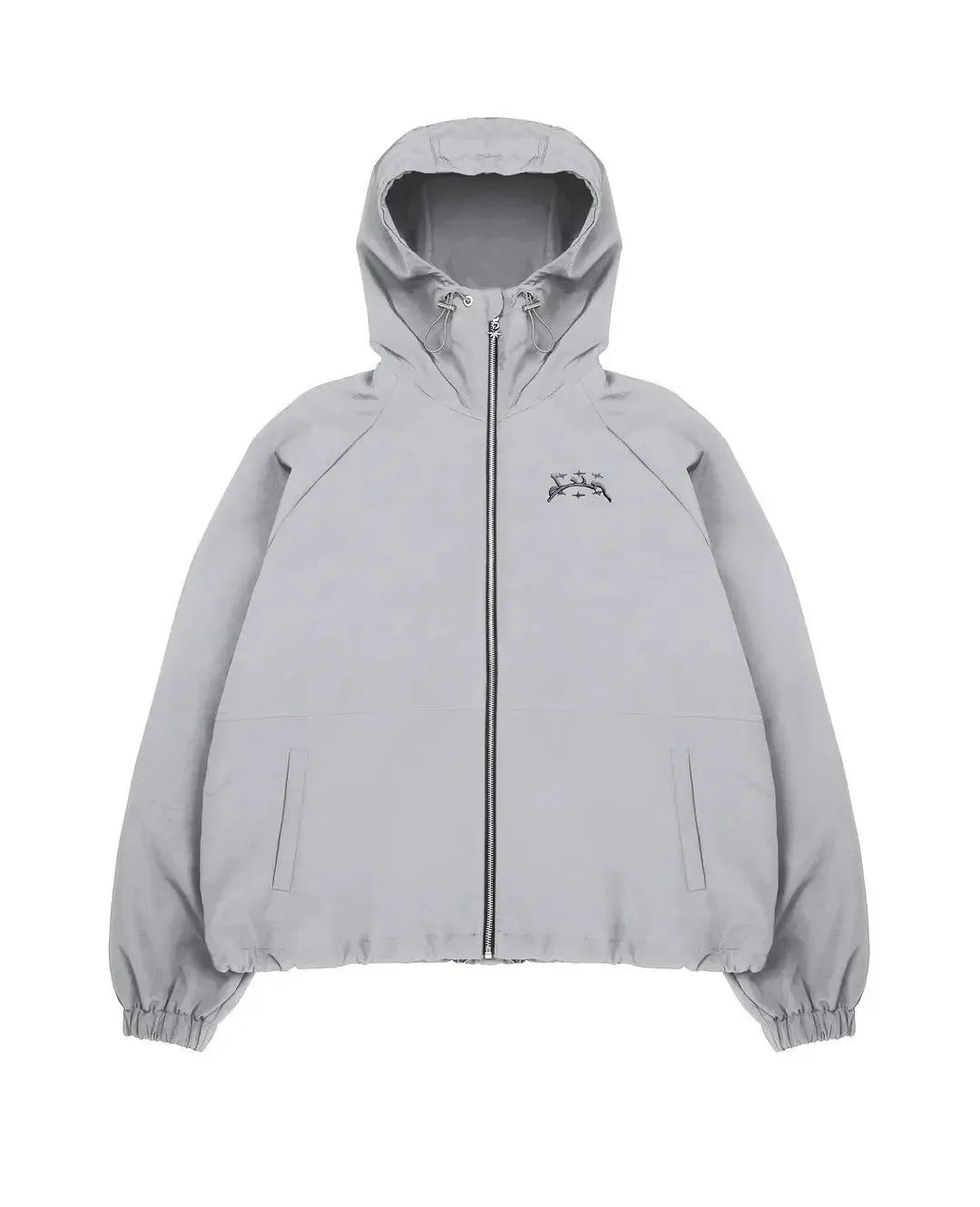 A grey men's hooded loose-fit sunscreen jacket on a hanger, showcasing its British-style design.