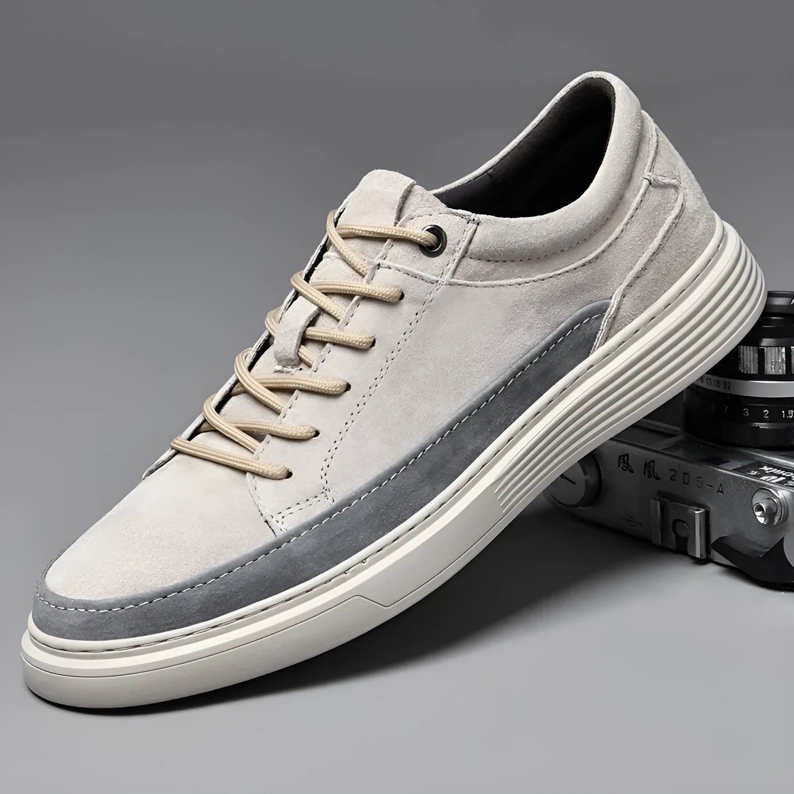 Men's gray casual skate shoes with pigskin leather upper and rubber sole on a white background.