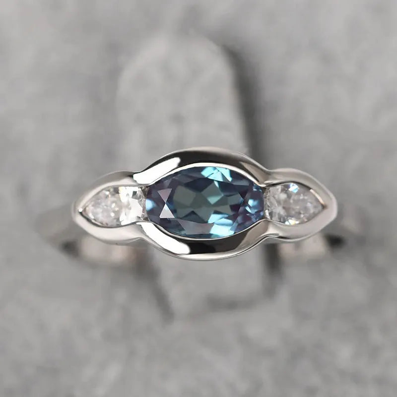 Geometric ellipse ring with zircon inlay in white gold colour on copper