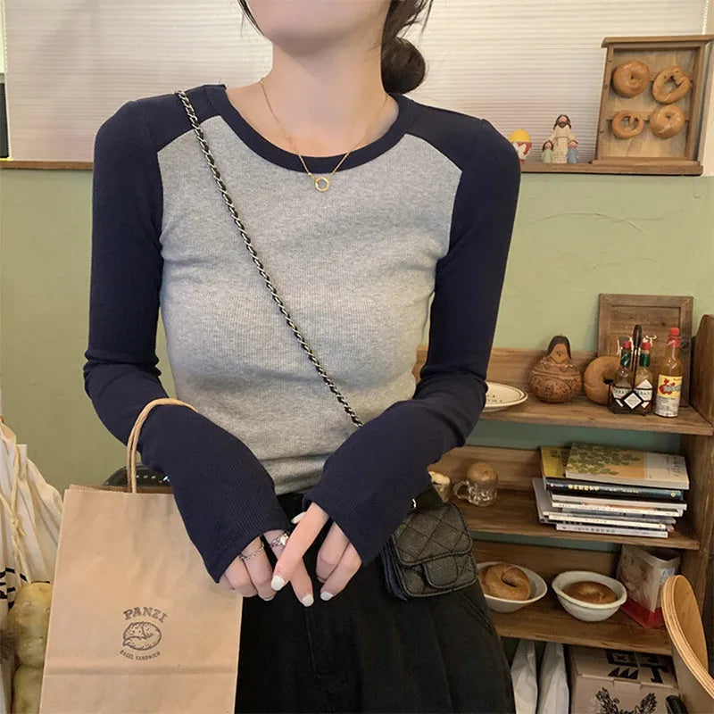 Women's oversized casual top in viscose with slim fit design and embroidery detailing