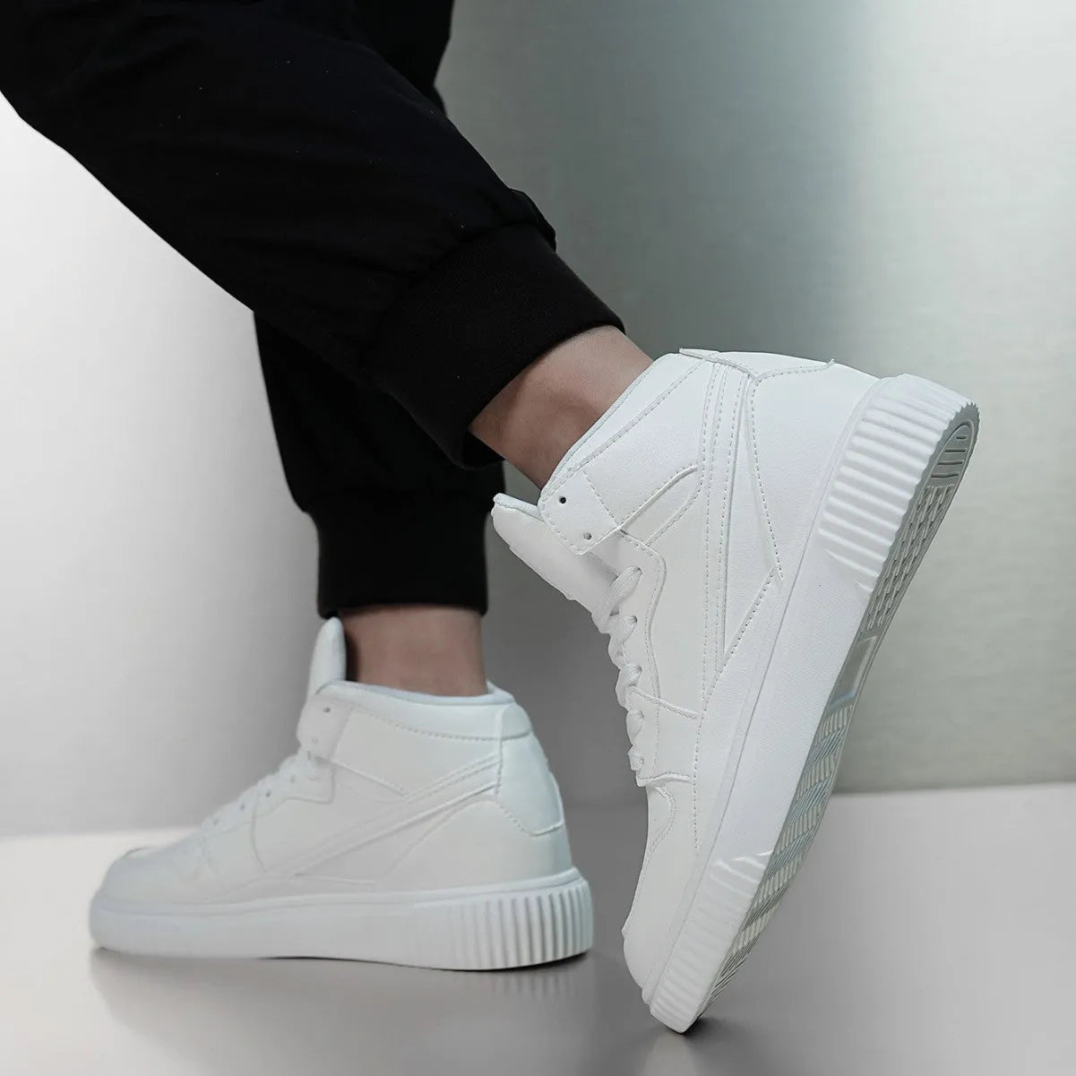 White microfiber men's casual shoes with round toe design for autumn and winter leisure wear