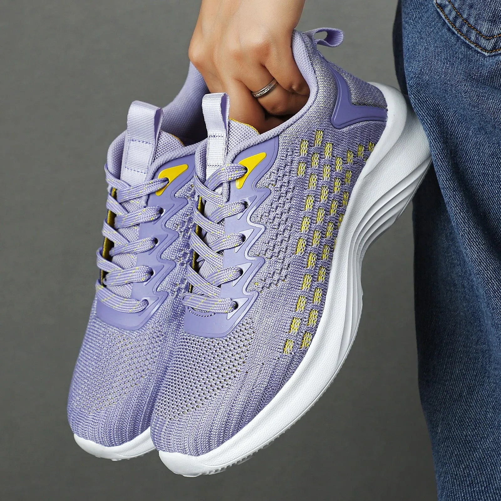 Women's lavender purple Flyknit running shoes with hollow elements and mesh lining