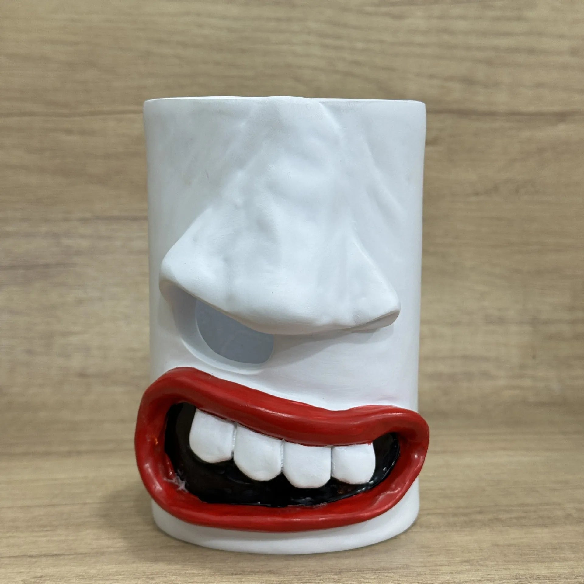 Resin American style decorative tissue box holder on a desk, dimensions 8.5cm by 14.6cm.