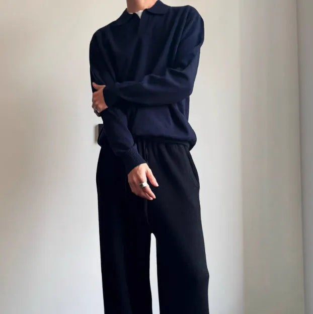 Pure wool polo sweater with lapel collar in milky white and navy blue colours