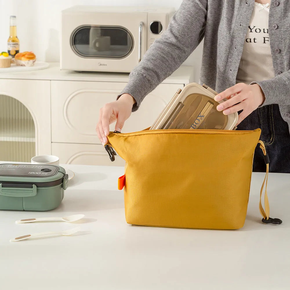 Japanese-style insulated lunch bag in Oxford cloth, shown in Army Green colour with a wide opening.