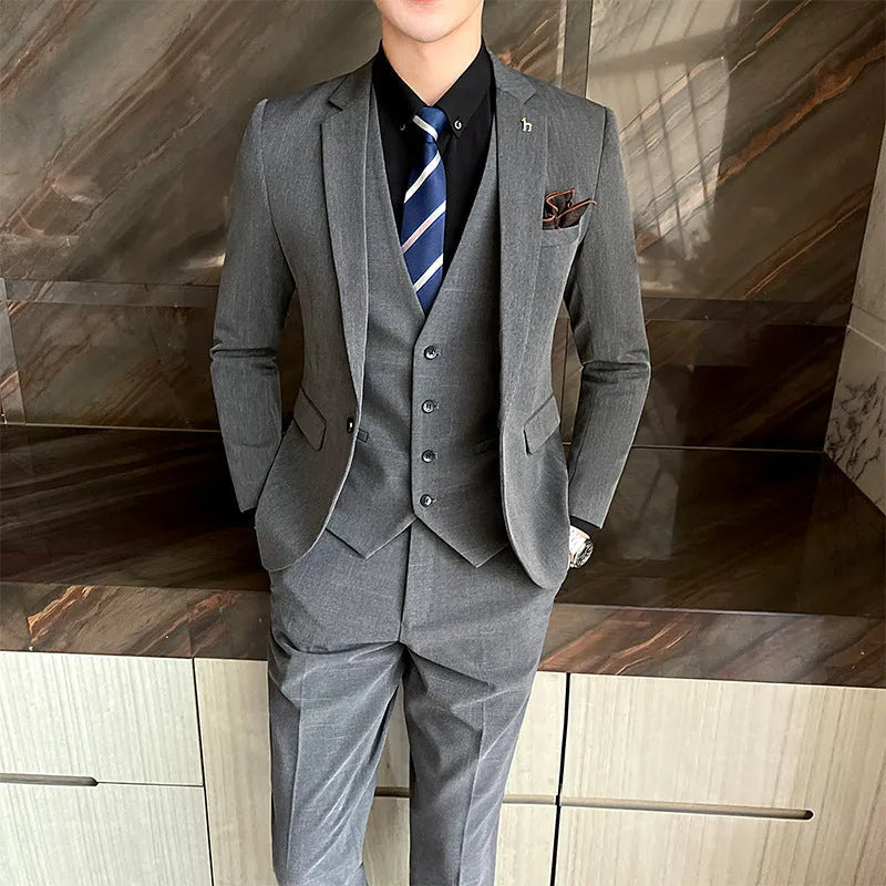 Men's slim fit British style business suit in black or dark grey with adhesive interlining construction