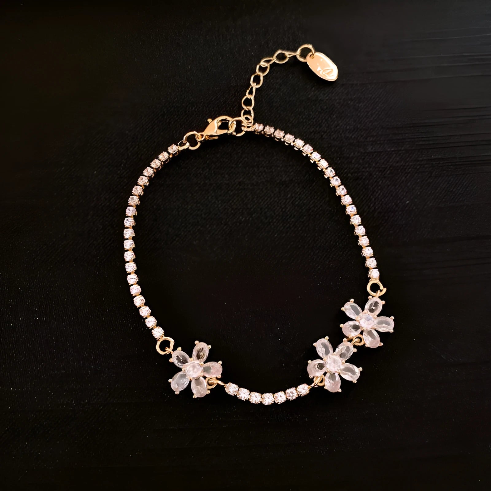 Copper women's bracelet with geometric quadrilateral design and inlaid zircon stones in gold colour