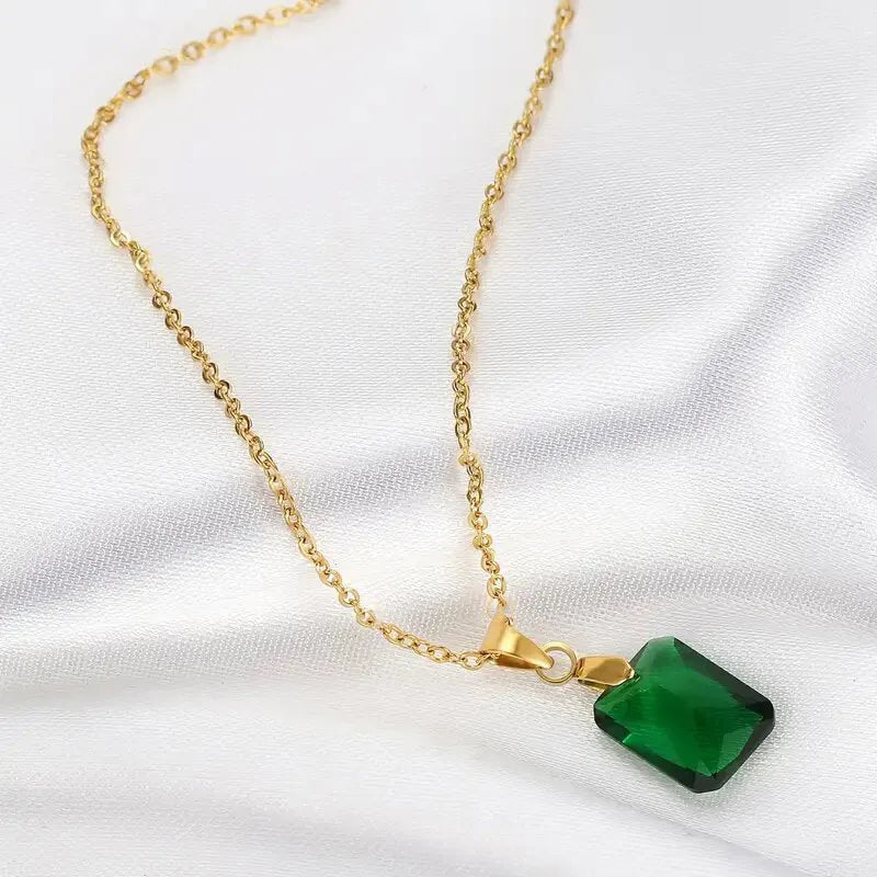 Copper geometric rectangular pendant necklace with O-ring chain in XL1006 green colour