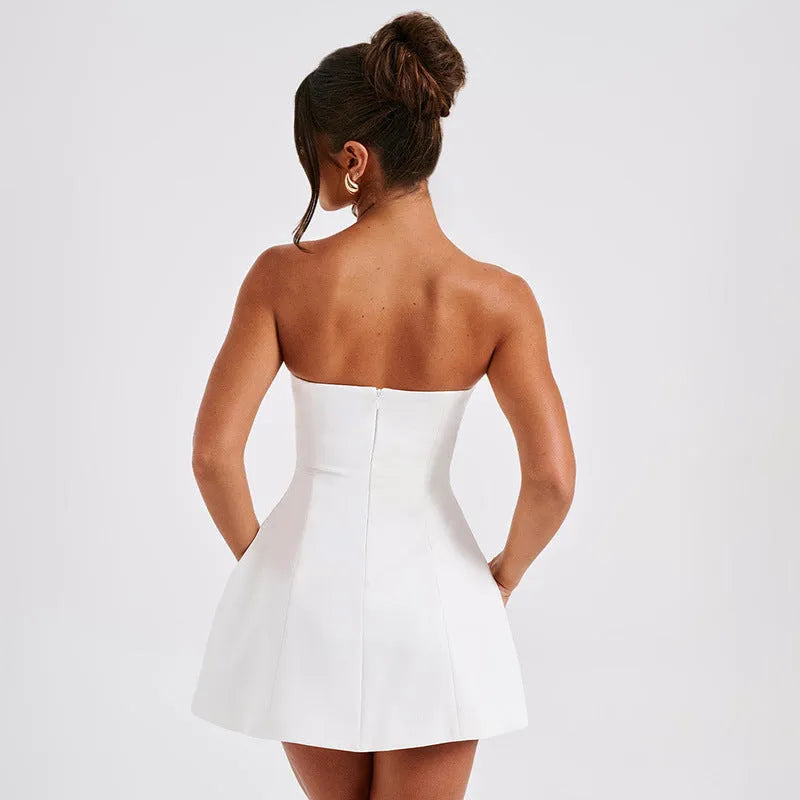 Women's backless tube dress in solid colour with A-line skirt silhouette