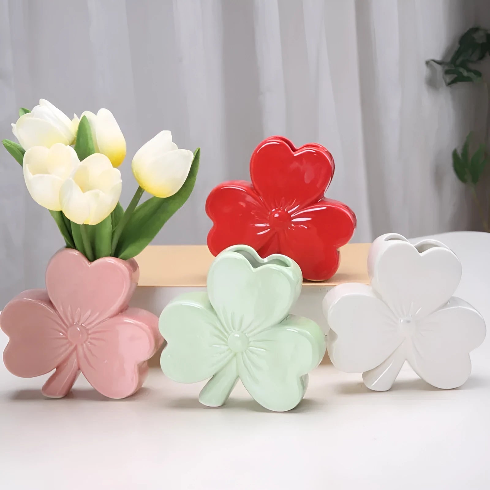 White porcelain ceramic desktop vase in European style, 15cm wide.