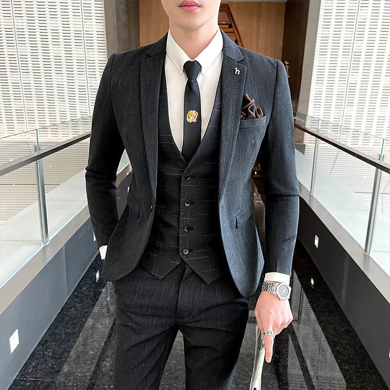 Men's slim fit British style business suit in black or dark grey with adhesive interlining construction