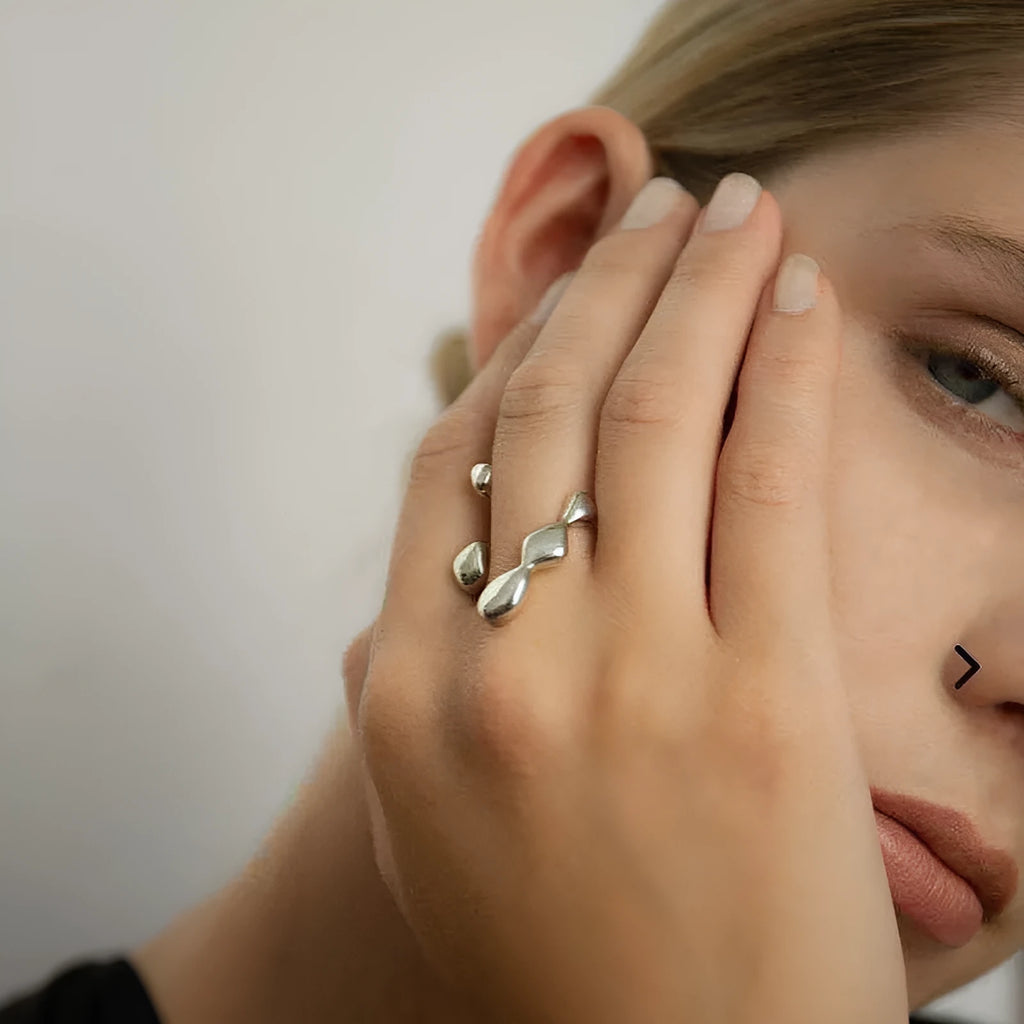 Adjustable brass opening ring with spherical design in gold or silver colour