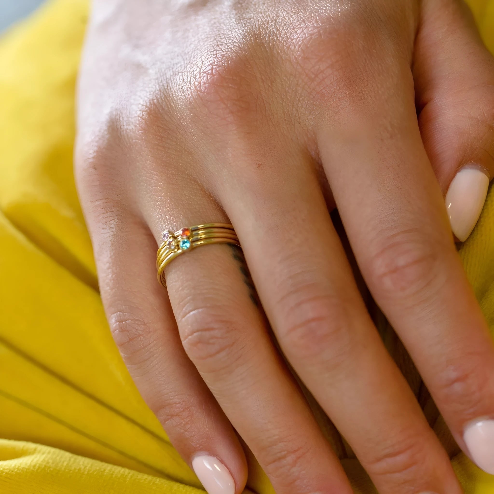 Women's geometric titanium steel ring with December birthstone colour and engraved design