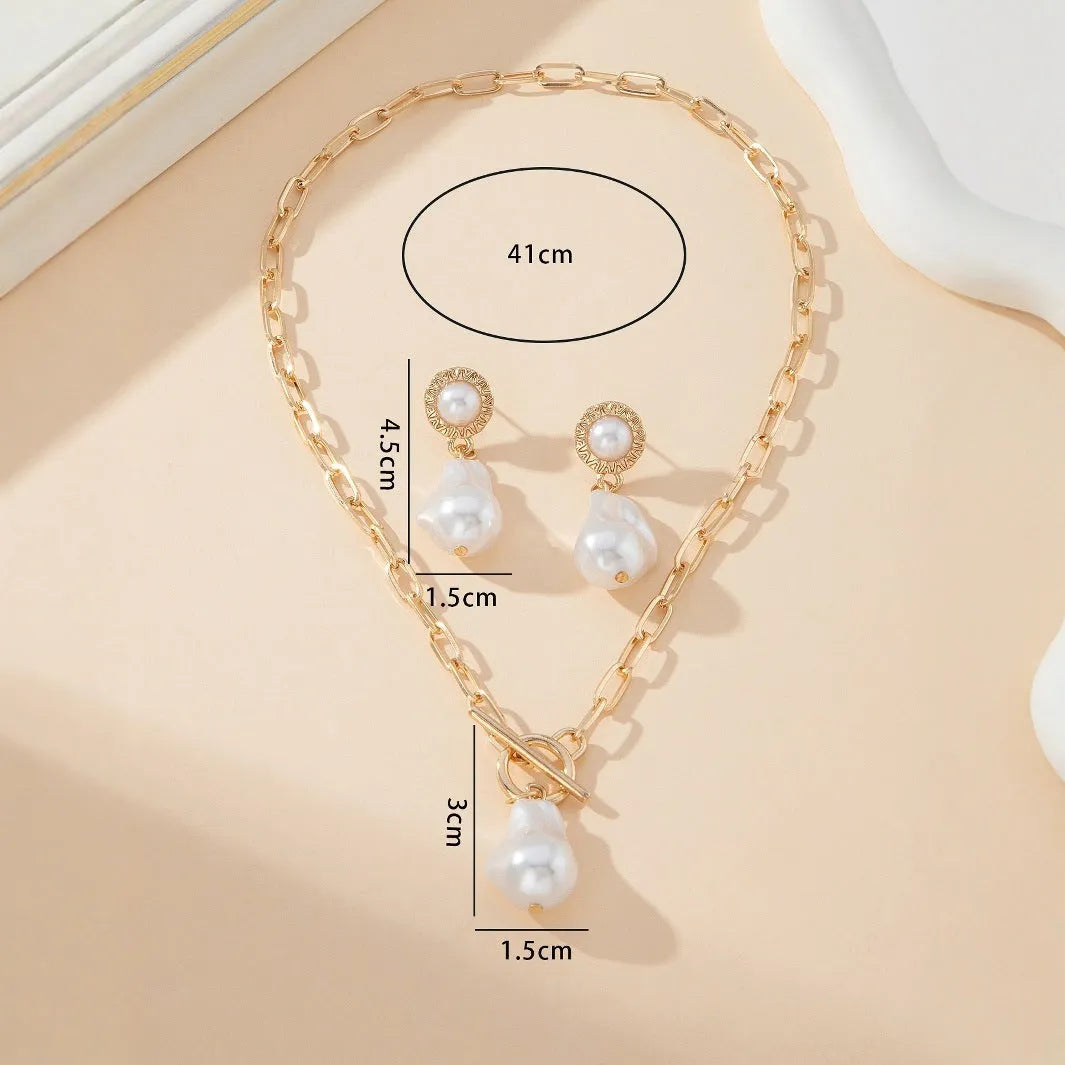 Gold-colour retro baroque pearl pendant necklace and matching ear stud jewellery set