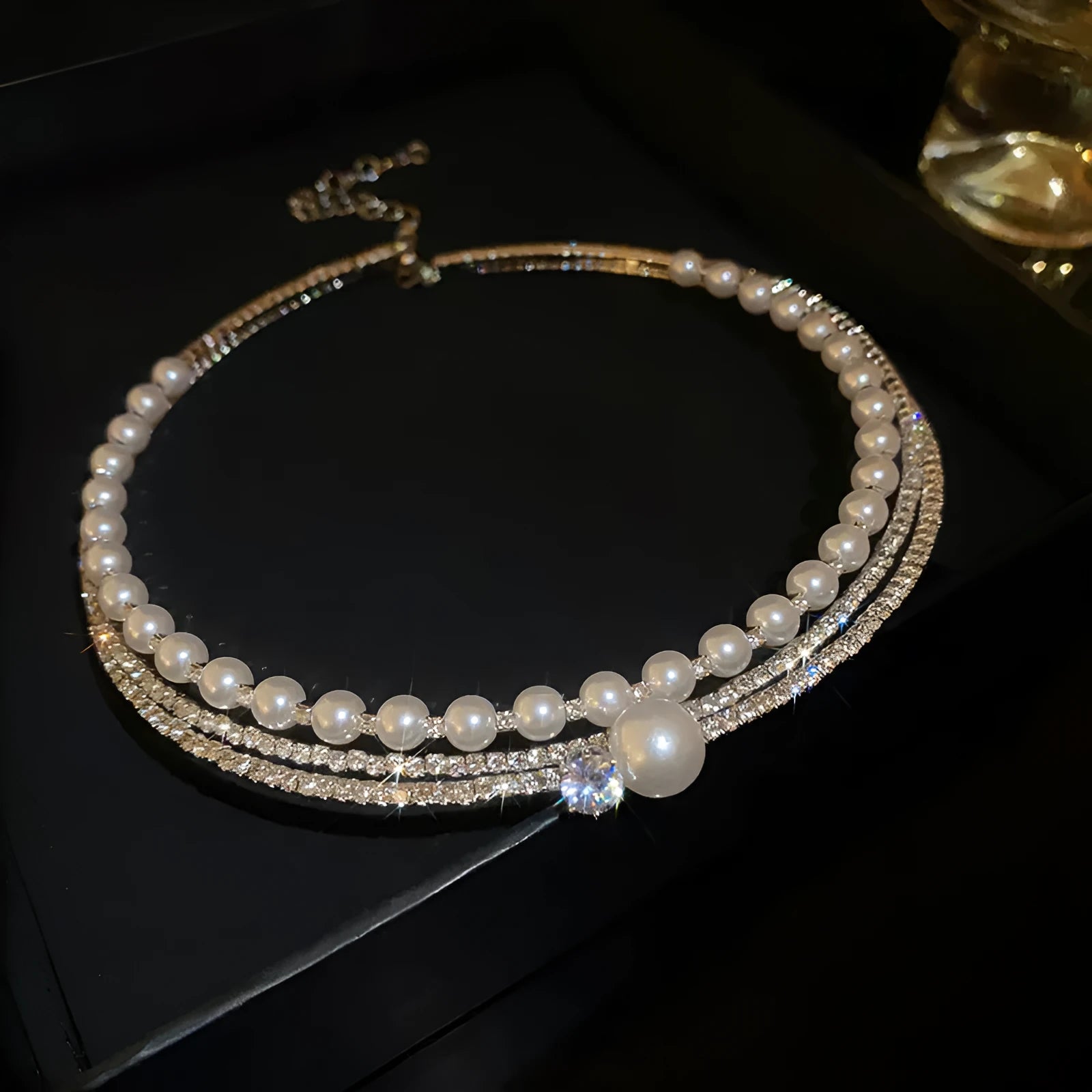 Silver geometric curved necklace with exaggerated collarbone design, electroplated alloy jewellery for female wear