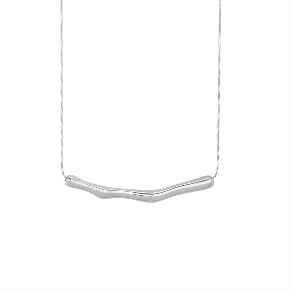 Women's titanium steel necklace with irregular pleated design in gold colour