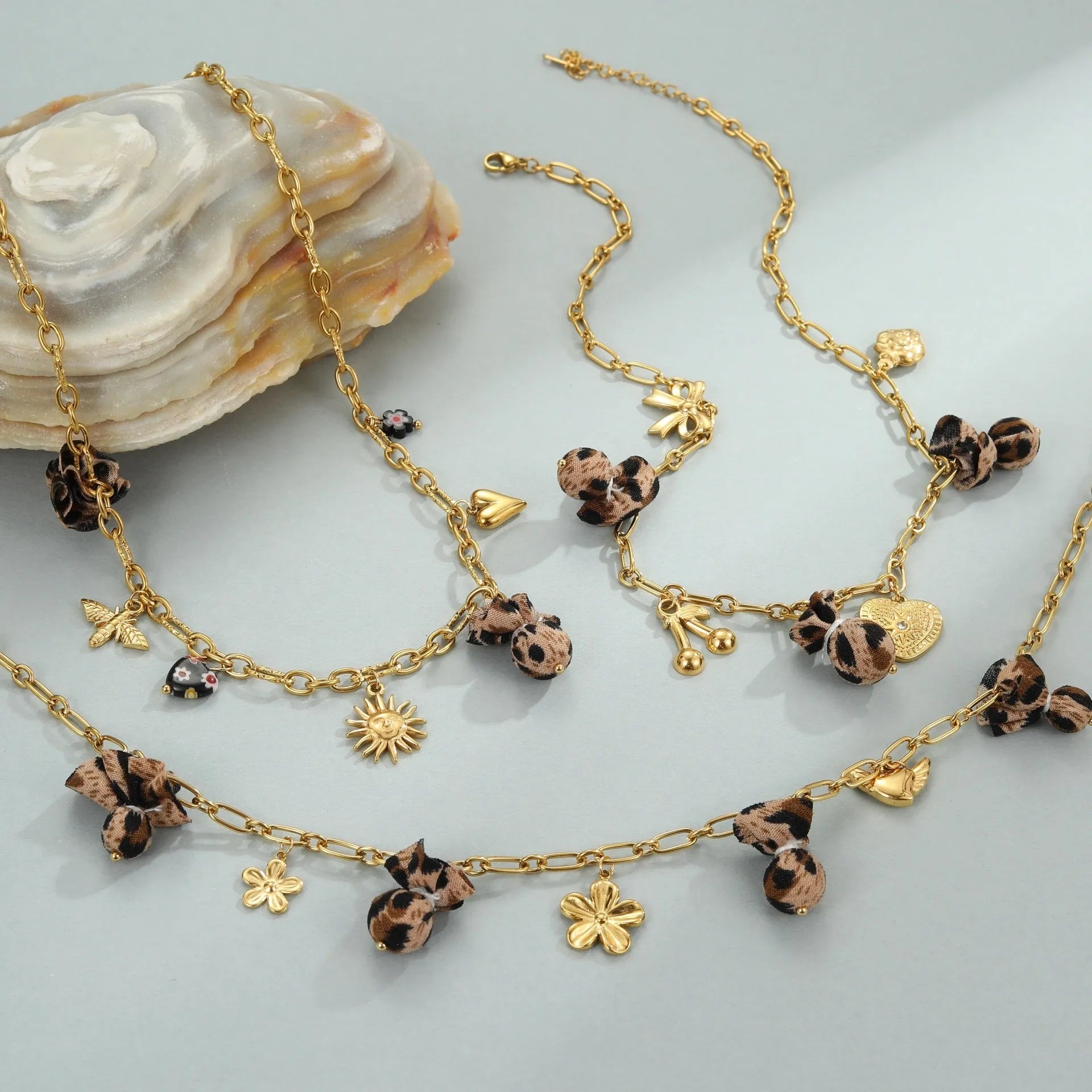 Stainless steel necklace with leopard, heart and flower pendant on adjustable 41-50cm chain