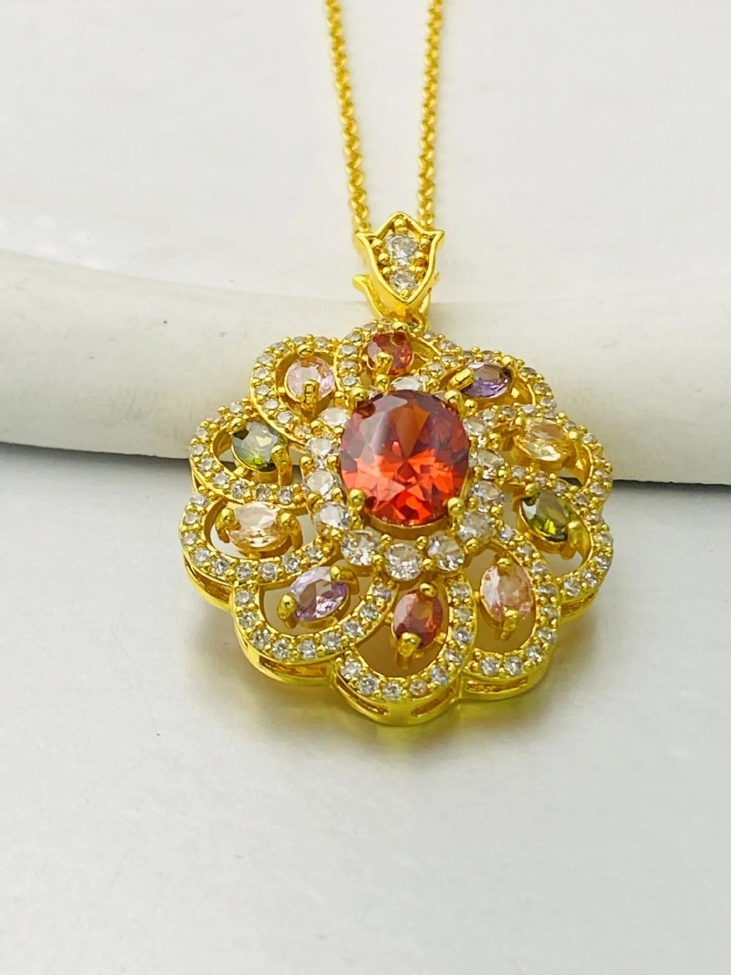 Women's floral zircon pendant necklace in gold, champagne gold, or platinum colour with optional chain