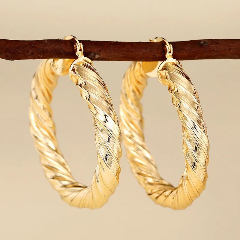 Women's geometric drop earrings with clip-on fastening in copper with ring and line design elements