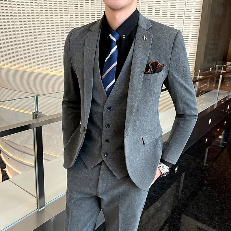 Men's slim fit British style business suit in black or dark grey with adhesive interlining construction