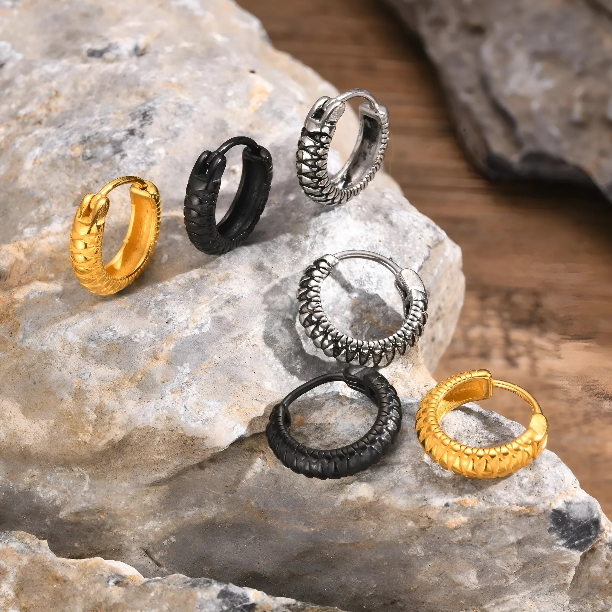 Stainless steel snake pattern ear rings in black or gold for hip hop fashion