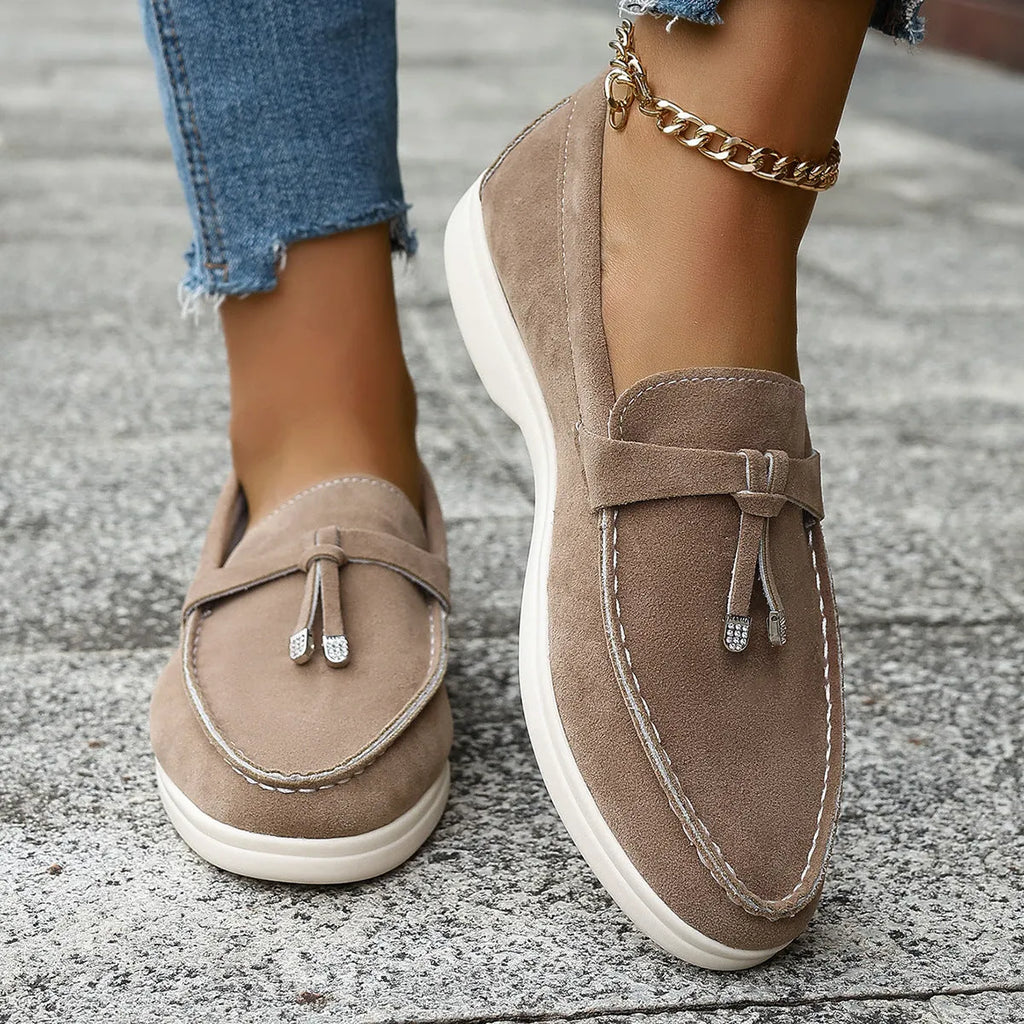 Men's slip-on loafers in three colours with canvas upper, rubber sole and round toe design