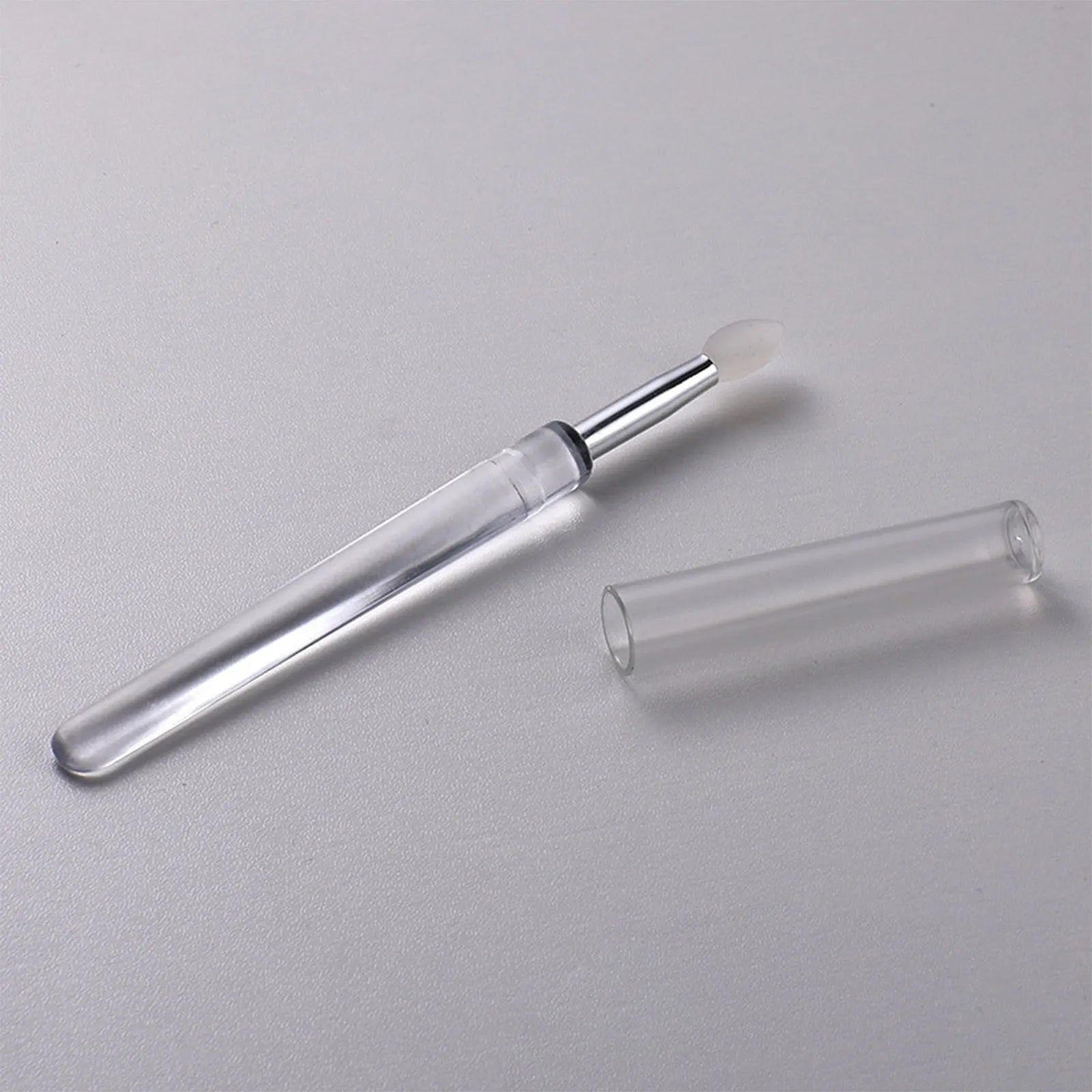 Set of reusable silicone lip brushes with protective caps in various colours