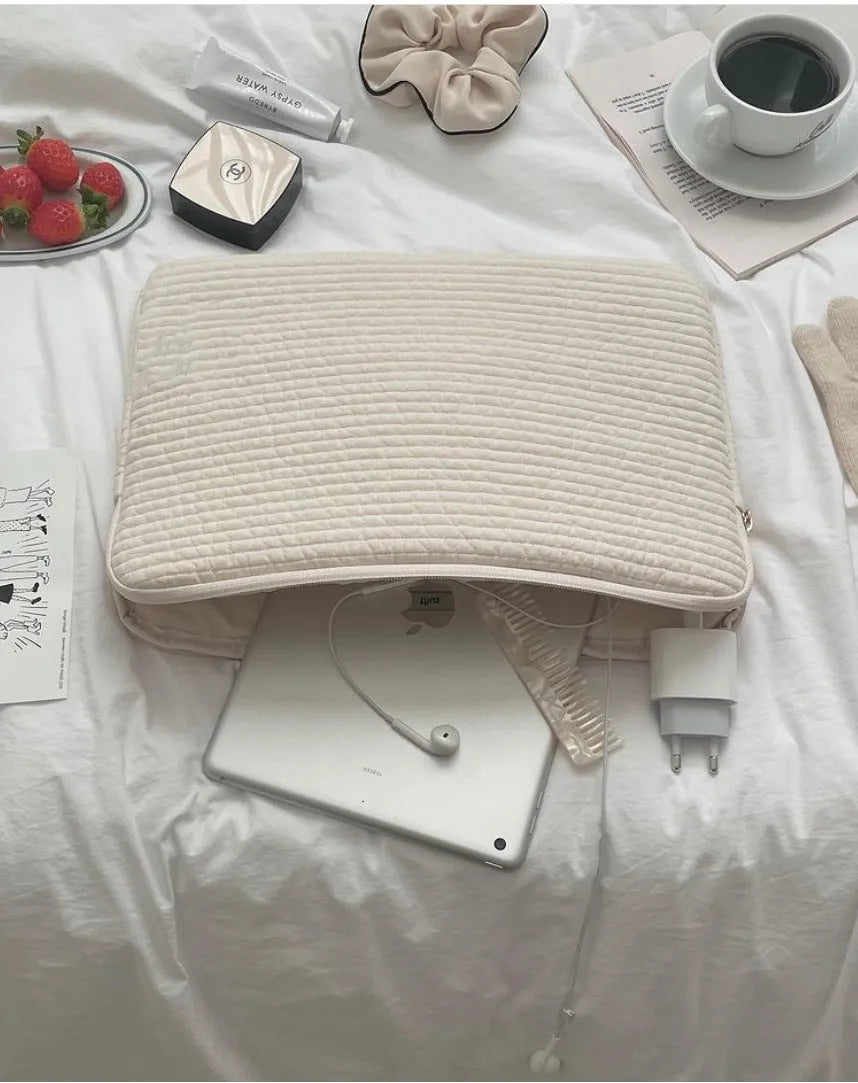 Black and white hand-held anti-seismic cotton laptop clutch bag for tablets, showing coin pocket.
