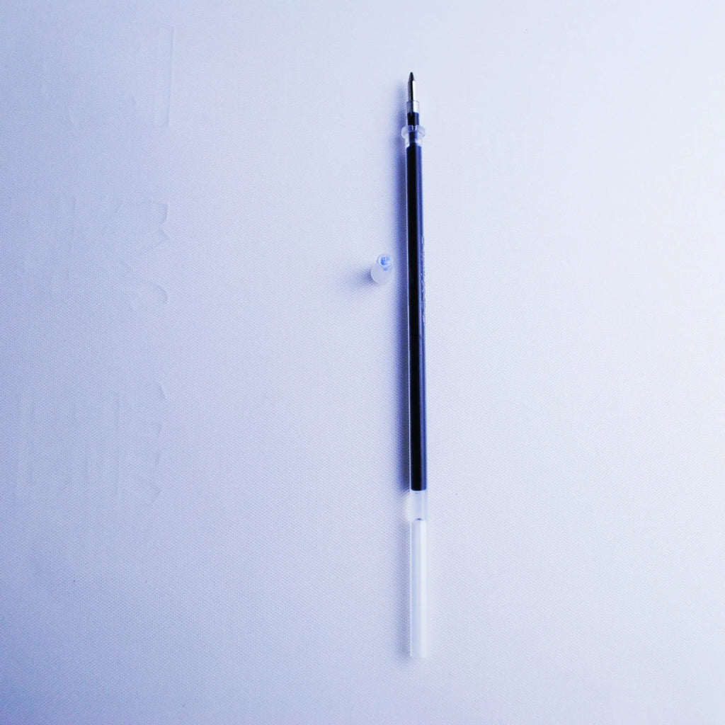 Automatic fading pen set with blue 0.5mm refills and pen holder on white background.