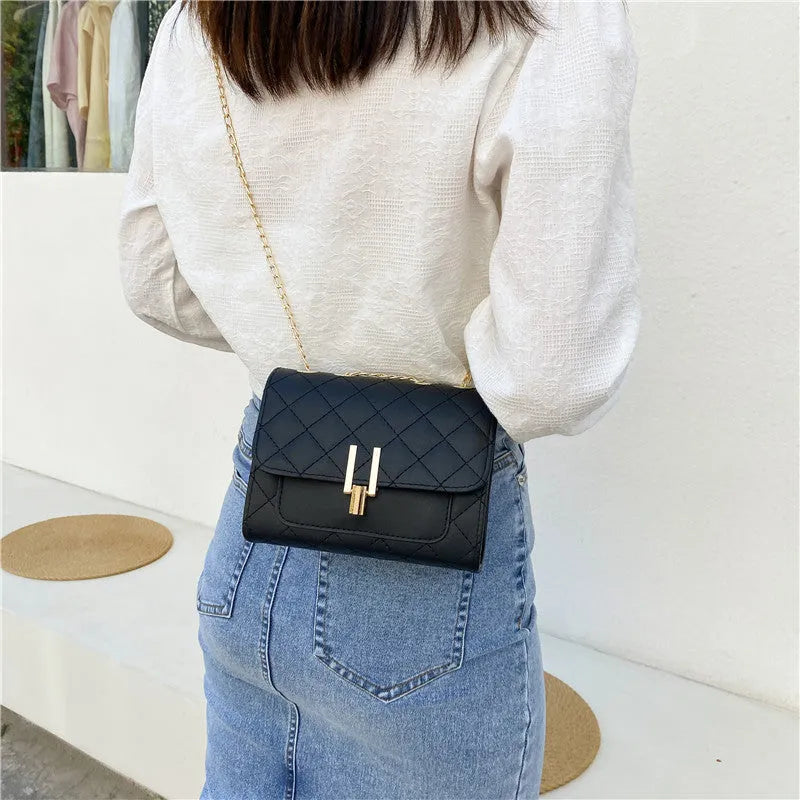 Women's PU crossbody bag with diamond lattice chain strap in minimalist solid colour design
