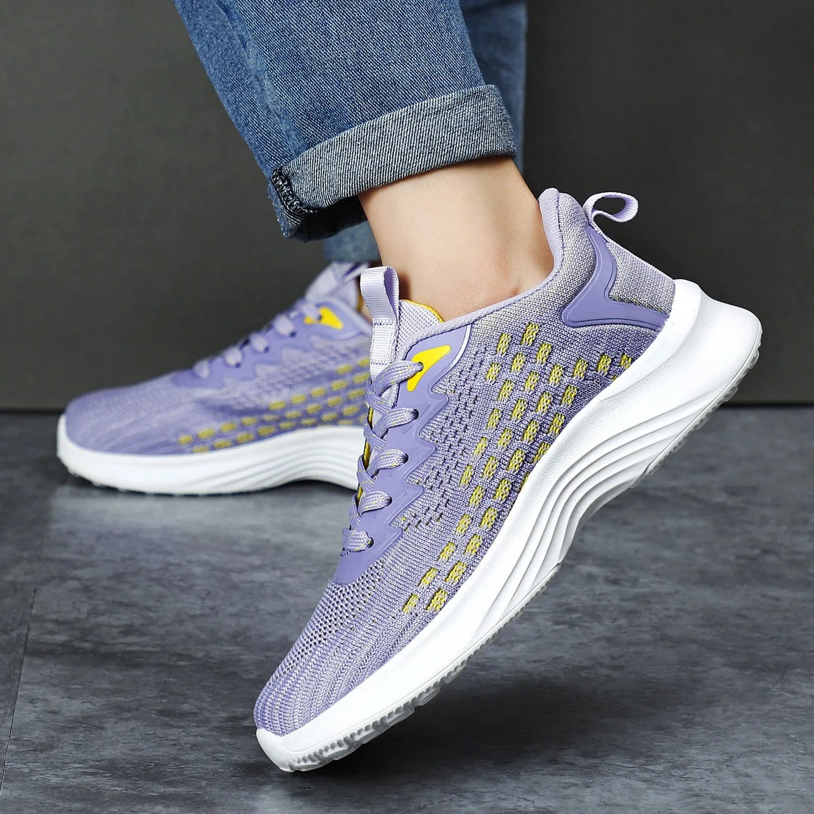 Women's lavender purple Flyknit running shoes with hollow elements and mesh lining