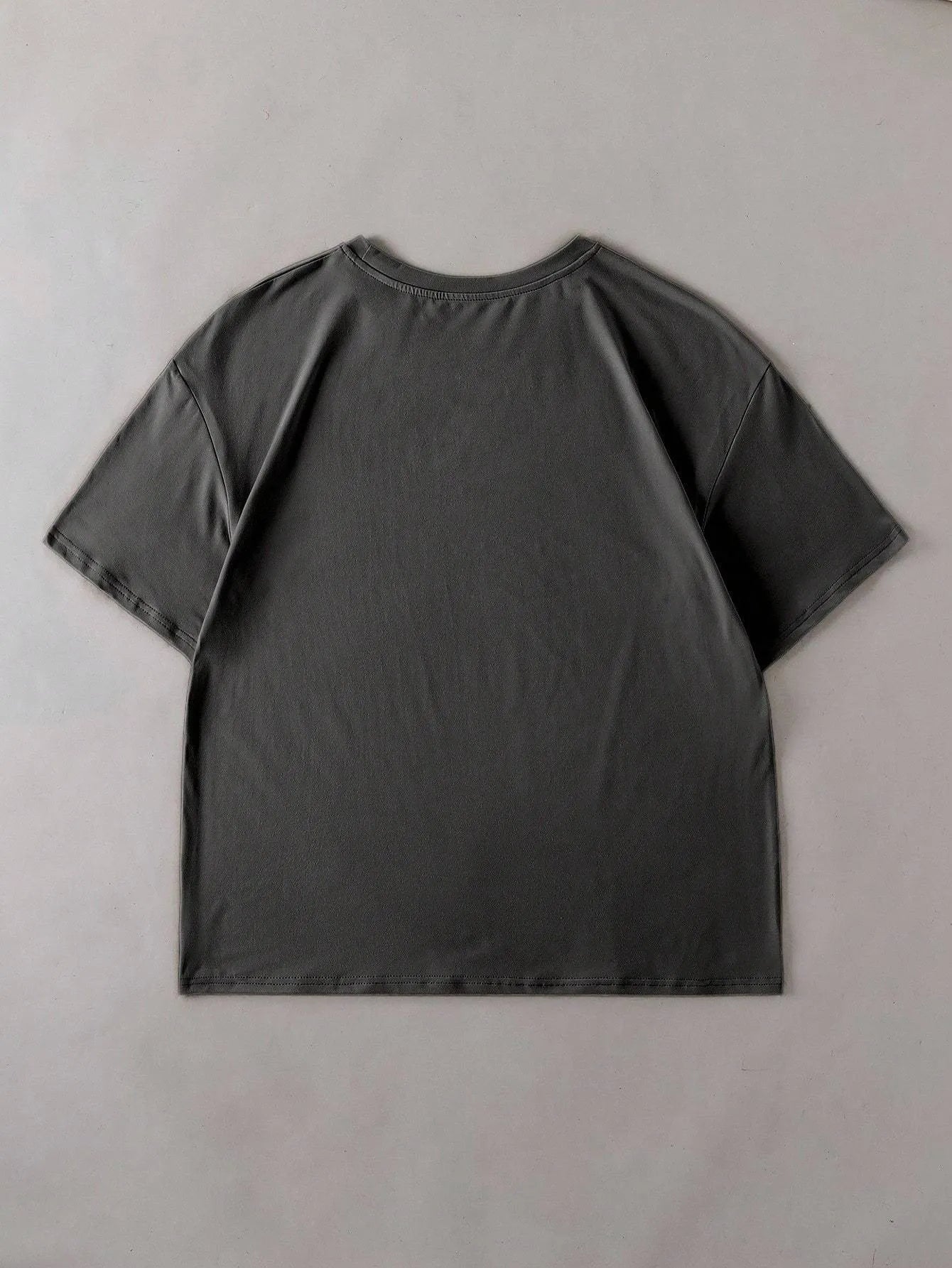 Cotton summer T-shirt in loose straight cut with round neck and short sleeves