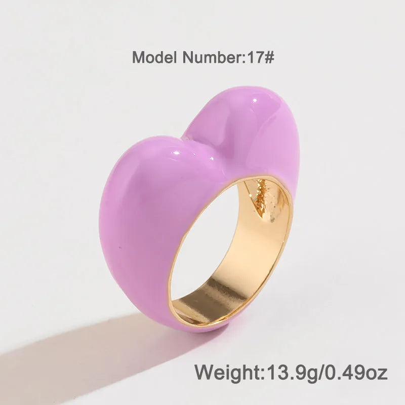 Heart-shaped zinc alloy ring with three-dimensional enamel decoration in colour options