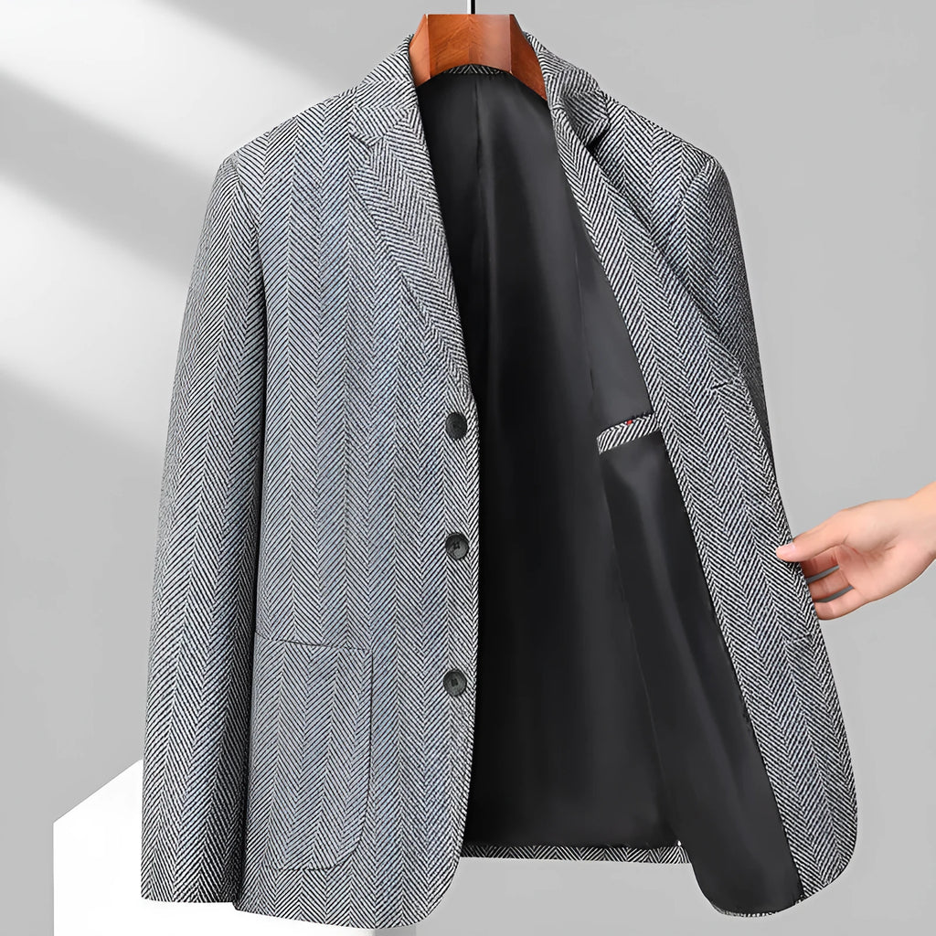 Man wearing a loose-fit solid colour polyester coat for spring or autumn.