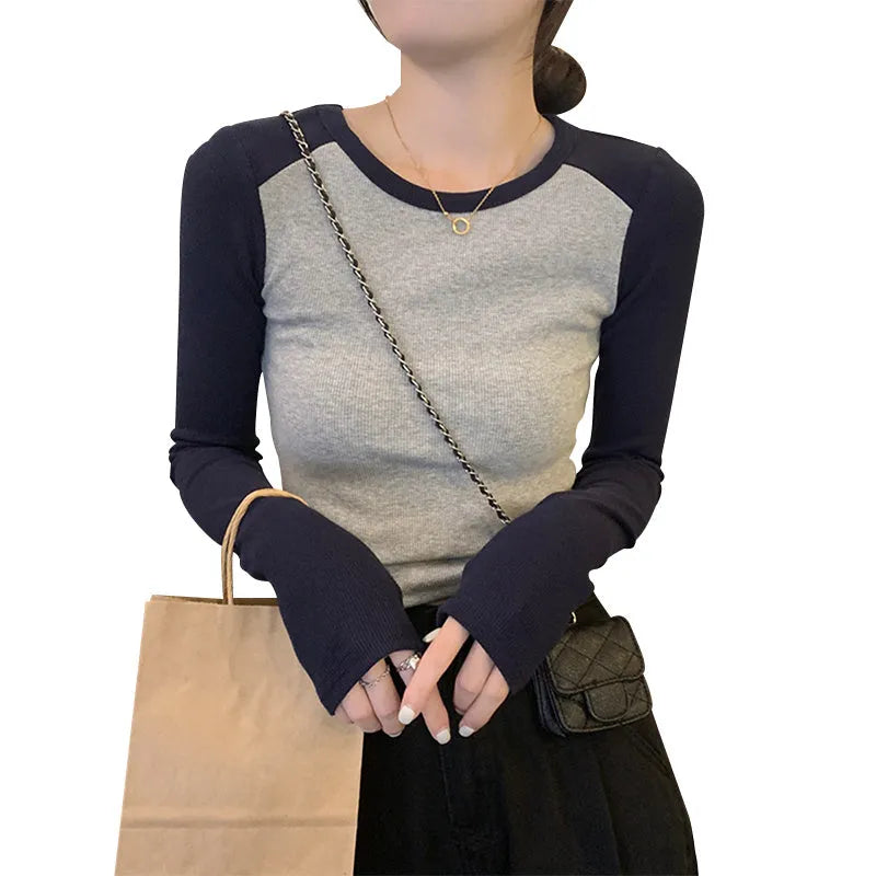 Women's oversized casual top in viscose with slim fit design and embroidery detailing