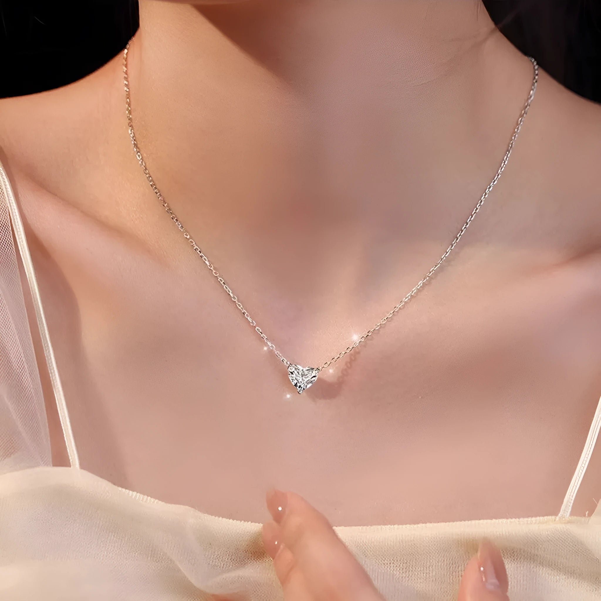 Women's silver-plated copper necklace with heart-shaped charm on 45 cm chain