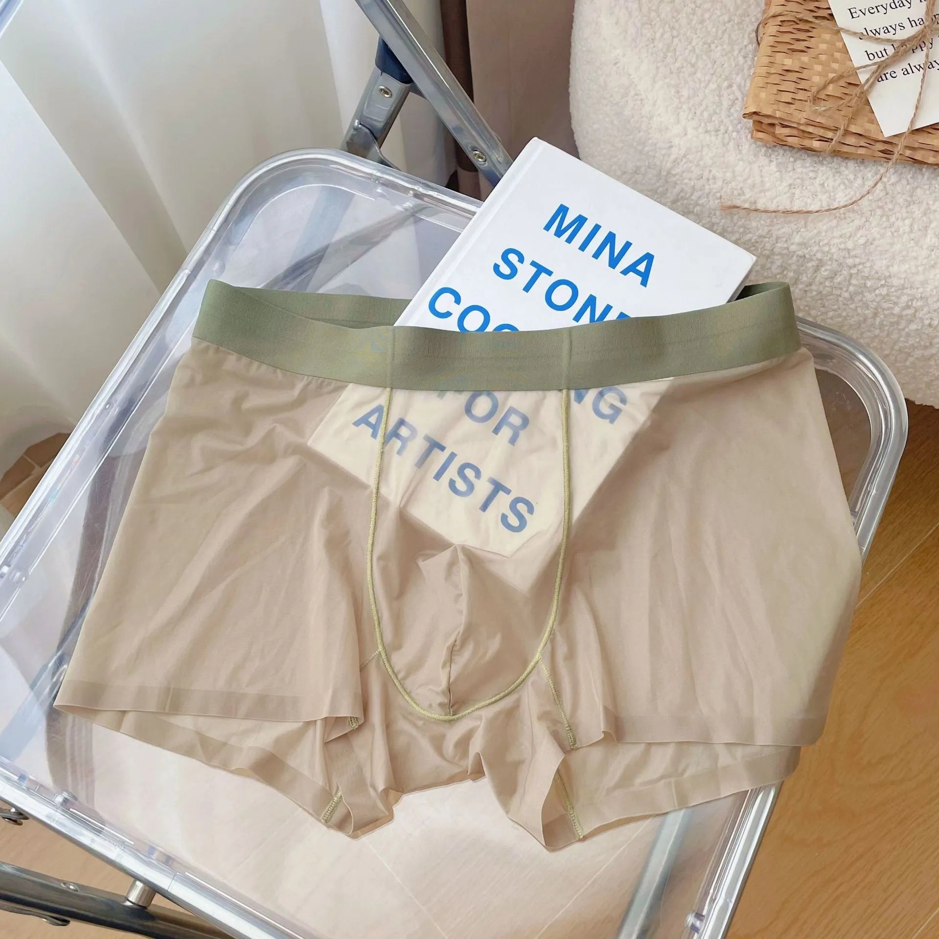 Men's seamless boxer shorts in quick-drying nylon fabric, shown in multiple colours including rock ash and Congo red