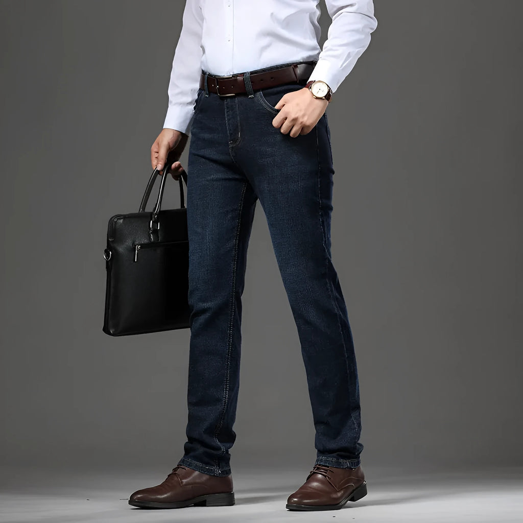 Men's black straight-leg stretch jeans with mid-waist and zip closure on plus size model
