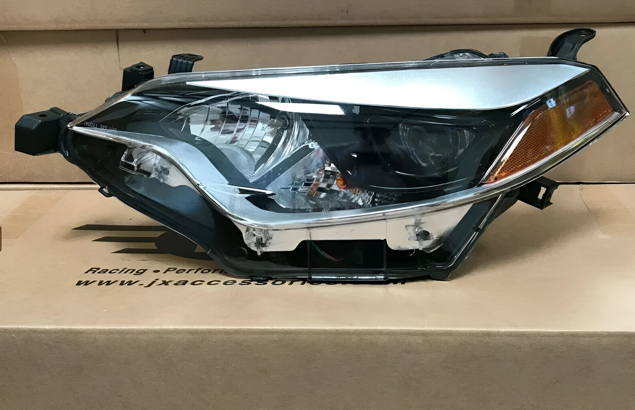 Halogen headlight assembly for Toyota Corolla 2014-2016 models, part number 8111002E60.
